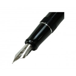 Stilou Pilot Heritage 91 negru varf gros penita placata cu aur si capac finisaj argintiu